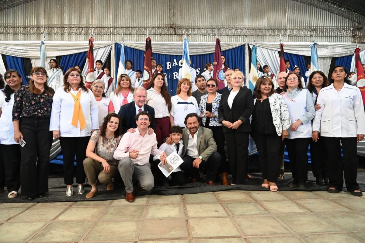 SÁENZ INICIÓ LA DISTRIBUCIÓN DE KITS Y MANUALES ESCOLARES EN TODA LA PROVINCIA Y REAFIRMÓ SU DEFENSA DEL&nbsp;FEDERALISMO