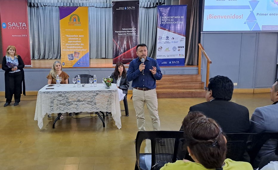 DOCENTES SALTEÑOS SE CAPACITARÓN EN HABILIDADES SOCIOEMOCIONALES